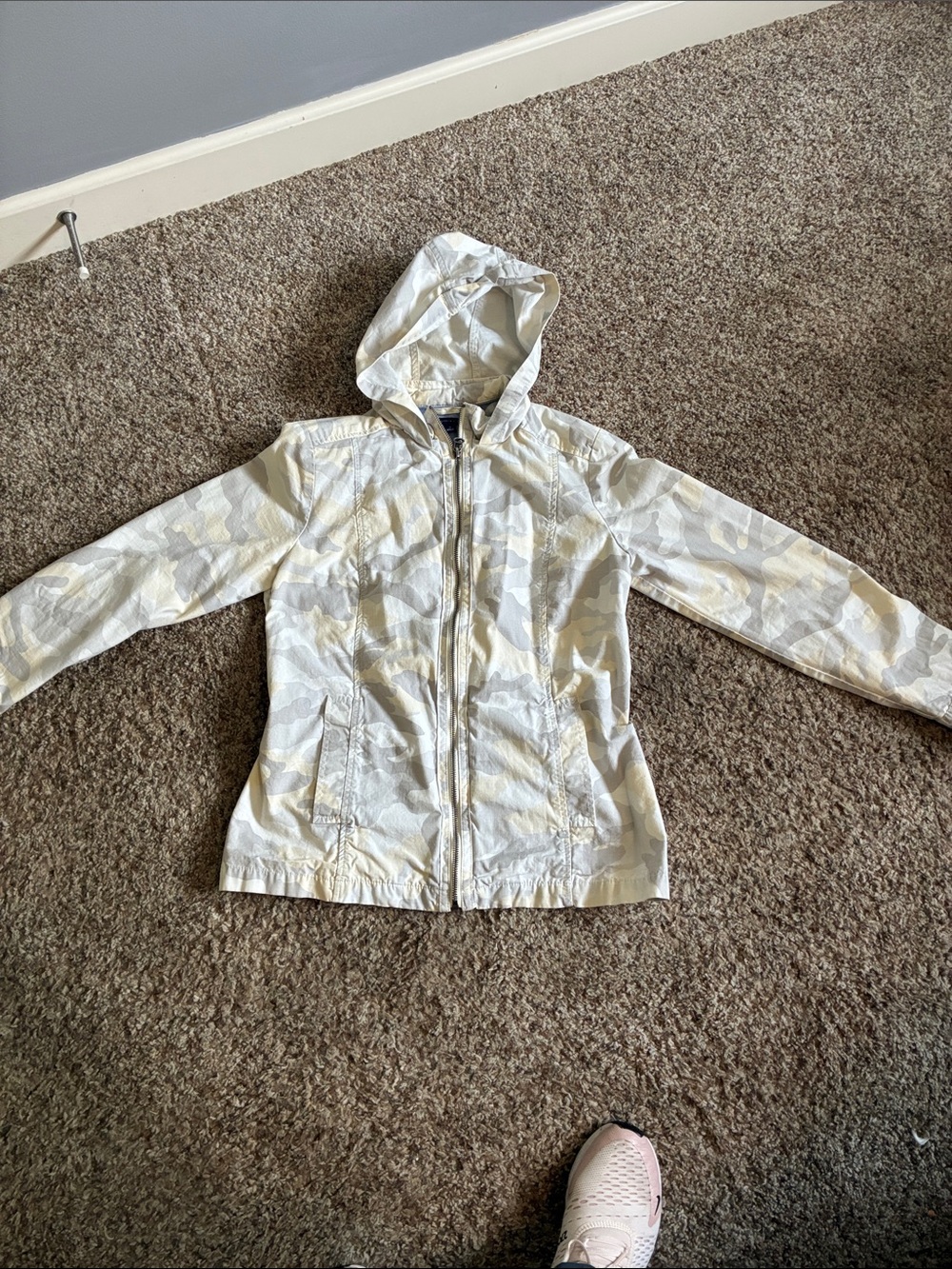 Tommy Hilfiger Lightweight Hooded Utility Jacket in Cream & Gray Camo